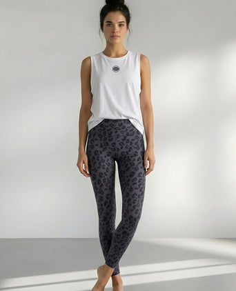 Yoga Athletic Tank 2.0 Cosmic Leopard Bio Baumwolle Tencel™ Tara - weiß | color:weiss | yoga damen athletic tank tara | bio baumwolle tencel | tank top cosmic leopard | yoga damen tank top nachhaltig