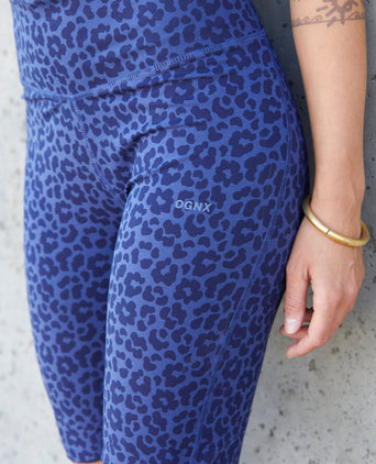 Yoga Biker Leo Flower Tencel™ Organic Cotton Kira - blue | color:blau | yoga damen biker leggings kira | tencel bio baumwolle | biker radler leo flower print | yoga damen bh nachhaltig