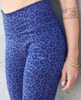 Yoga Biker Leo Flower Tencel™ Bio Baumwolle Kira - blau | color:blau | yoga damen biker leggings kira | tencel bio baumwolle | biker radler leo flower print | yoga damen bh nachhaltig