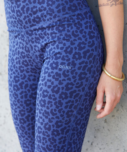 Yoga Biker Leo Flower Tencel™ Organic Cotton Kira - blue | color:blau | yoga damen biker leggings kira | tencel bio baumwolle | biker radler leo flower print | yoga damen bh nachhaltig