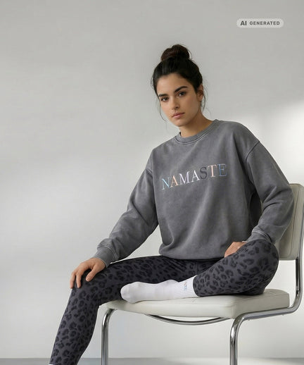Yoga Boxy Sweater Vintage Namaste Bio Baumwolle Philia - grau Yoga Boxy Sweater Vintage Namaste Bio Baumwolle Philia - grau – AI GENERATED / KI-GENERIERT