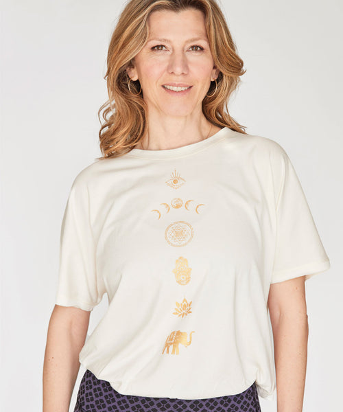 | color:weiß | yoga damen boxy t-shirt sora 108 | bio baumwolle tencel | t-shirt 108 gabriela bozic spiritual chakras gold | yoga damen t-shirt nachhaltig