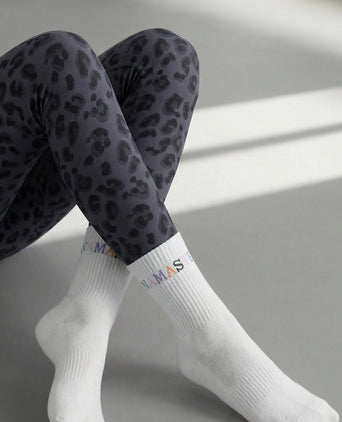 Yoga Sportsocken Namaste 2.0 Bio Baumwolle Ava - weiß | color:weiss | yoga damen yoga socken namaste ava | bio baumwolle recycelt polyester | yoga sportsocken namaste | yoga damen yoga sportsocken nachhaltig