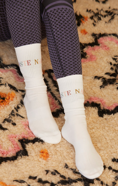 | color:weiß | yoga damen socken namaste ava | bio baumwolle recyceltes polyester | sportsocken namaste | yoga damen socken nachhaltig