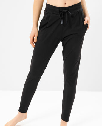Yoga Basic Harem Pants Organic Cotton Hanna - black | color:schwarz | yoga damen basic harem pants hanna | bio baumwolle | yoga hose basic | yoga damen harem pants nachhaltig