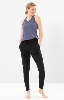 Yoga Basic Harem Pants Organic Cotton Hanna - black | color:schwarz | yoga damen basic harem pants hanna | bio baumwolle | yoga hose basic | yoga damen harem pants nachhaltig