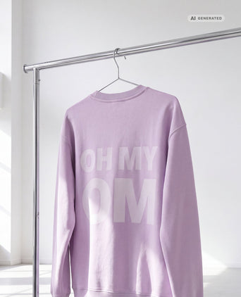 Yoga Boxy Sweater OH MY OM Bio Baumwolle Philia - lila Yoga Boxy Sweater OH MY OM Bio Baumwolle Philia - lila – AI GENERATED / KI-GENERIERT