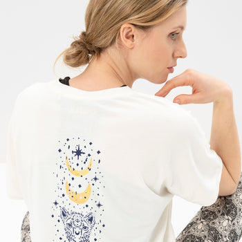 Yoga Boxy T-Shirt Moonlight Bio Baumwolle Tencel™ Sora - weiß | color:weiß | yoga damen boxy t-shirt sora | bio baumwolle tencel | t-shirt moonlight leo moon | yoga damen t-shirt nachhaltig