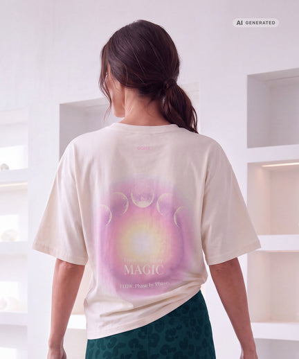 Yoga Boxy T-Shirt 2.0 Aura Bio Baumwolle Sora - weiß Yoga Boxy T-Shirt 2.0 Aura Bio Baumwolle Sora - weiß – AI GENERATED / KI-GENERIERT