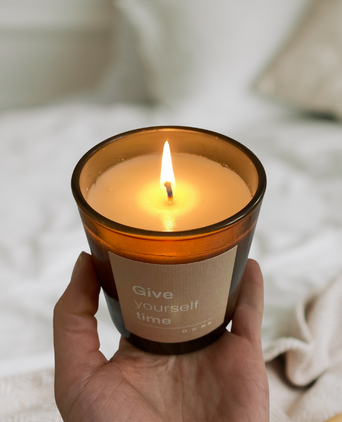 Sustainable scented candle Give Yourself Time | color:braun |nachhaltige Duftkerze |Yogakerze