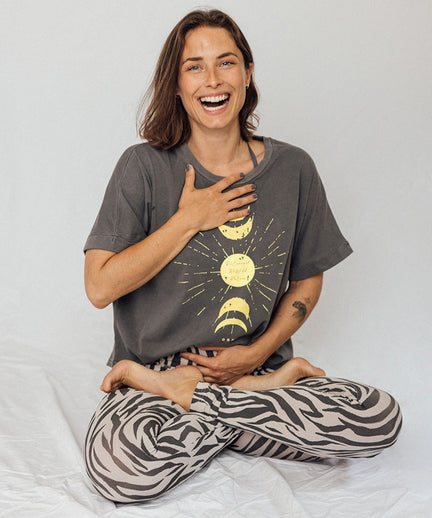 Boxy T-Shirt ReConnect by Sinah Diepold - Kale & Cake - gray | color:grau |yoga t-shirt sinah diepold kale&cake |t-shirt mond sonne