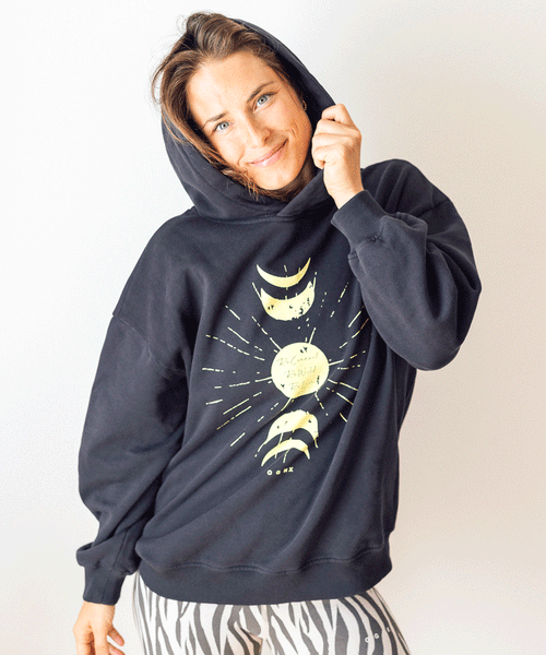 | color:schwarz |yoga hoodie sinah diepold kale&cake |hoodie mond sonne