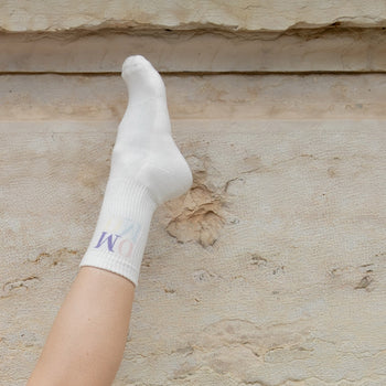 | color:weiß | yoga damen socken OM OM ava | bio baumwolle recyceltes polyester | sportsocken OM OM | yoga damen socken nachhaltig
