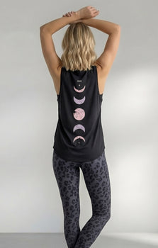 | color:schwarz | yoga damen athletic tank tara | bio baumwolle tencel | tank top moon | yoga damen tank top nachhaltig