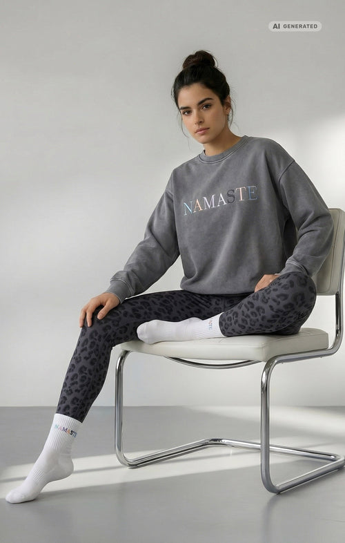 Yoga Boxy Sweater Vintage Namaste Bio Baumwolle Philia - grau – AI GENERATED / KI-GENERIERT