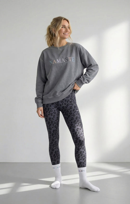 | color:grau | yoga damen boxy sweater vintage namaste philia | bio baumwolle | yoga sweater vintage | yoga damen sweater nachhaltig