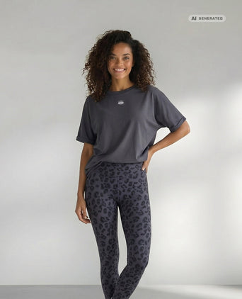 Yoga Boxy T-Shirt Cosmic Flow Bio Baumwolle Tencel™ Sora - grau – AI GENERATED / KI-GENERIERT