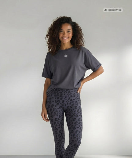 Yoga Boxy T-Shirt Cosmic Flow Bio Baumwolle Tencel™ Sora - grau – AI GENERATED / KI-GENERIERT
