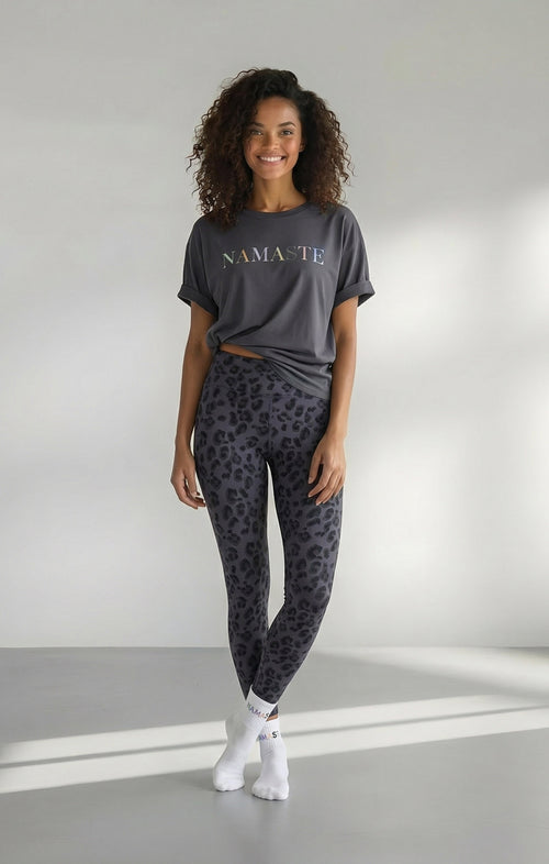 | color:grau | yoga damen boxy shirt sora | bio baumwolle tencel | yoga shirt namaste | yoga damen t-shirt nachhaltig