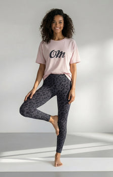 | color:rosa | yoga damen boxy shirt sora | bio baumwolle tencel | yoga shirt om | yoga damen t-shirt nachhaltig