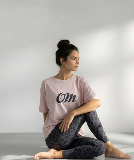 | color:rosa | yoga damen boxy shirt sora | bio baumwolle tencel | yoga shirt om | yoga damen t-shirt nachhaltig