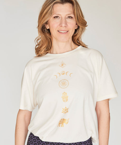 | color:weiß | yoga damen boxy t-shirt sora 108 | bio baumwolle tencel | t-shirt 108 gabriela bozic spiritual chakras gold | yoga damen t-shirt nachhaltig