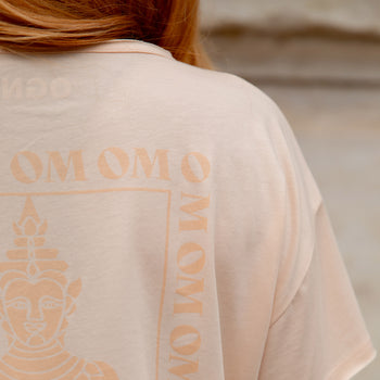 | color:rosa | yoga damen loose t-shirt sue | bio baumwolle tencel | t-shirt buddha OM | yoga damen t-shirt nachhaltig