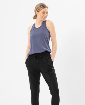 | color:schwarz | yoga damen basic harem pants hanna | bio baumwolle | yoga hose basic | yoga damen harem pants nachhaltig