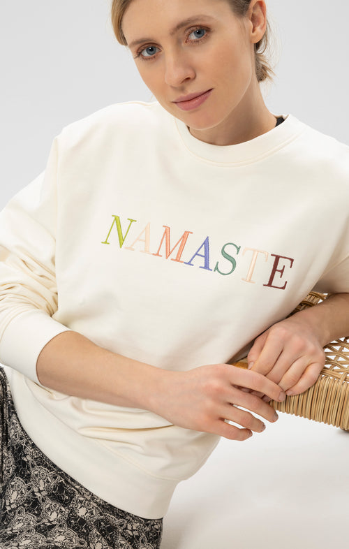 | color:weiß | yoga damen boxy sweatshirt namaste philia | bio baumwolle | sweatshirt namaste stick | yoga damen pullover nachhaltig