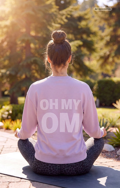 Yoga Boxy Sweater OH MY OM Bio Baumwolle Philia - lila – AI GENERATED / KI-GENERIERT