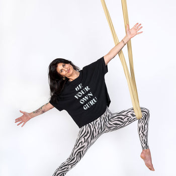 | color:schwarz |Yoga Boxy T-Shirt Be Your Own Guru by SOULYOGA Berlin 108 schwarz |bio baumwolle