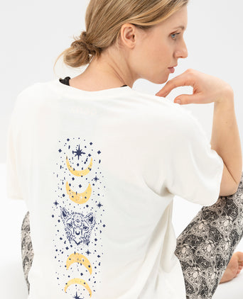 | color:weiß | yoga damen boxy t-shirt sora | bio baumwolle tencel | t-shirt moonlight leo moon | yoga damen t-shirt nachhaltig