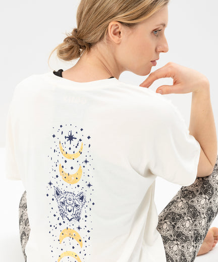 | color:weiß | yoga damen boxy t-shirt sora | bio baumwolle tencel | t-shirt moonlight leo moon | yoga damen t-shirt nachhaltig