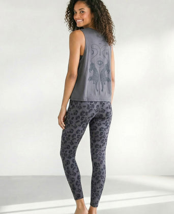 | color:grau | yoga damen boxy tank cosmic leopard | bio baumwolle tencel | yoga boxy tank top | yoga oberteil nachhaltig