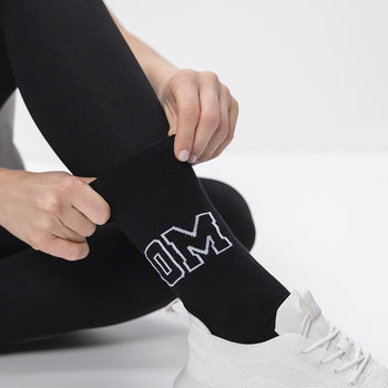  | color:schwarz |yoga socken OM druck schwarz